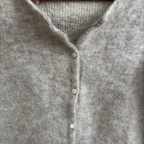 La Maille Sezane Women's Soft Gray/Cream Cardigan Sweater Size Small - Picture 2 of 5